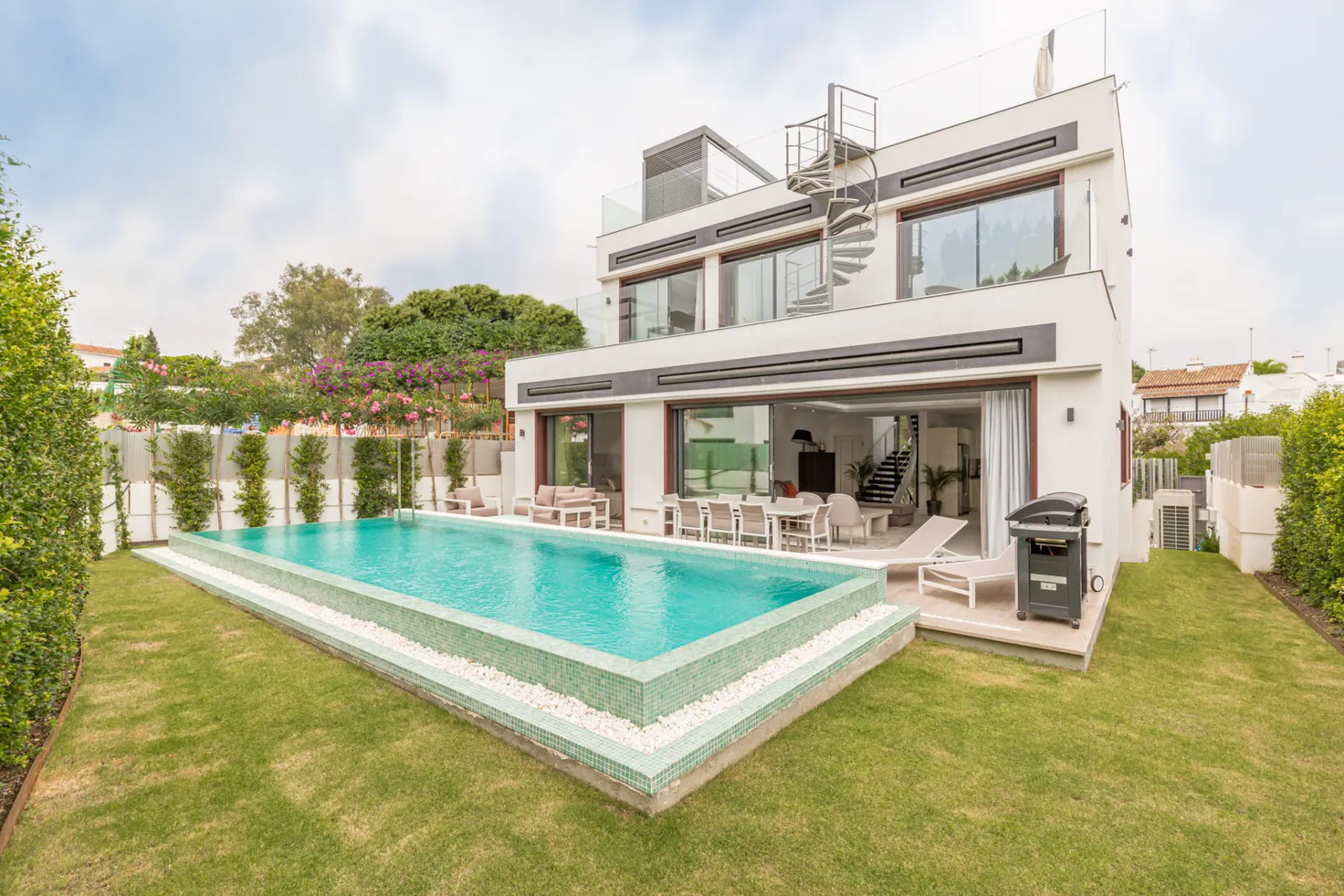 Villa ATRIUM — Rio Verde Playa, Marbella.