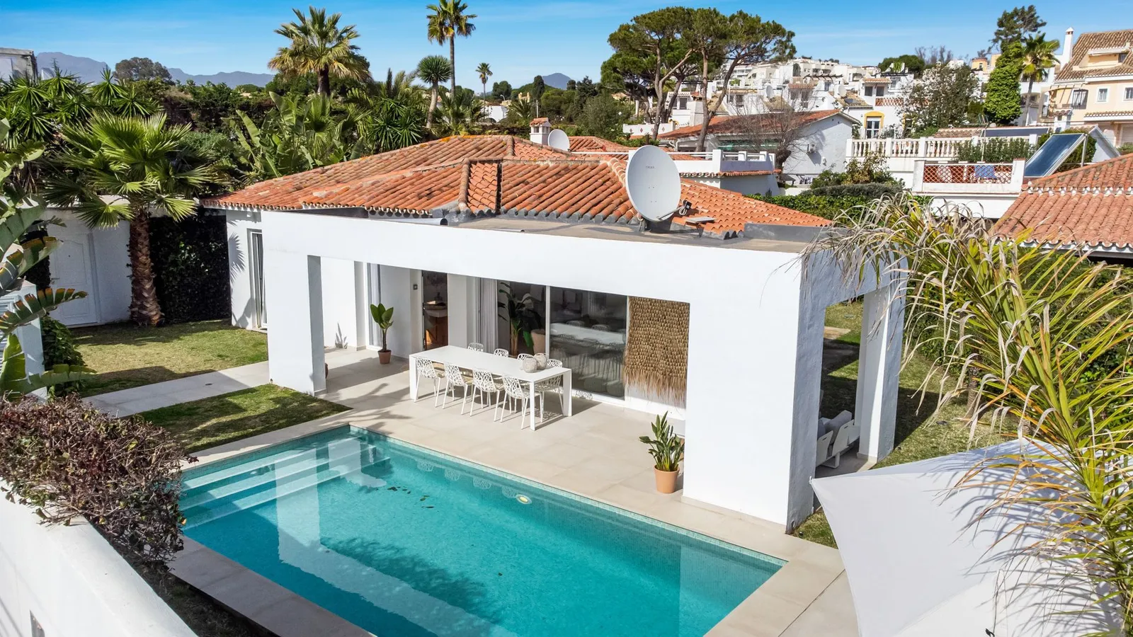 Beachside Villa SOPHIA — exterior view, Marbella Este.