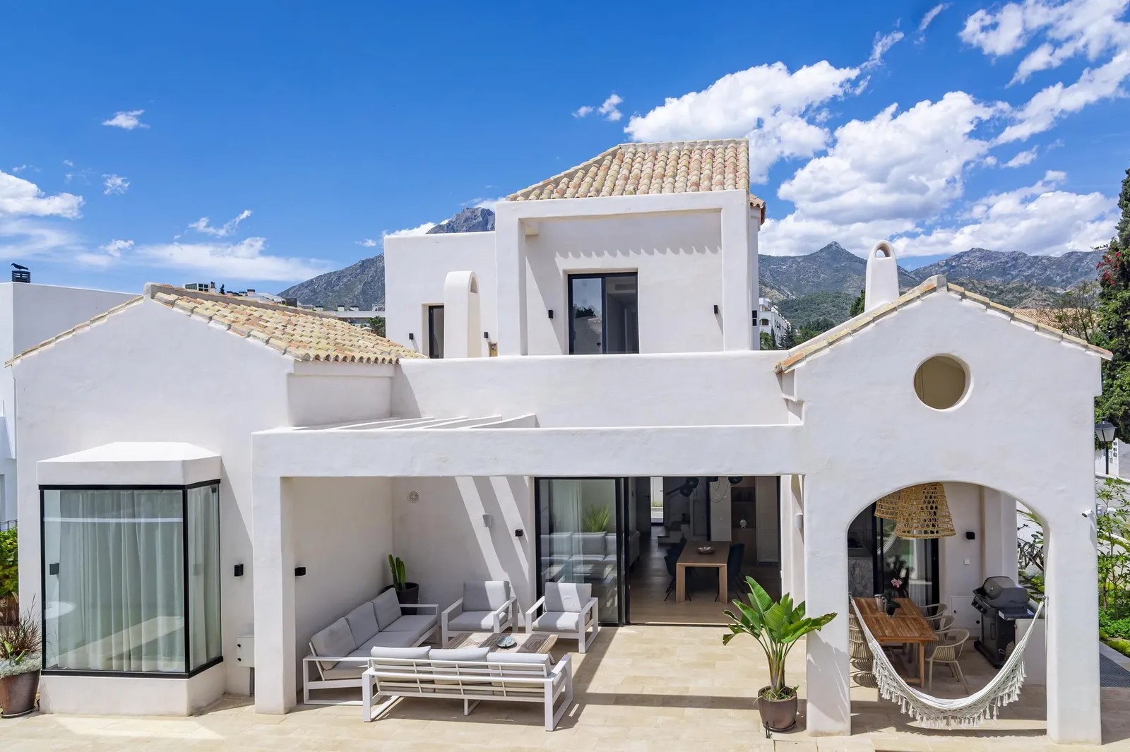 Villa SAMBA — exterior view, Marbella Golden Mile.