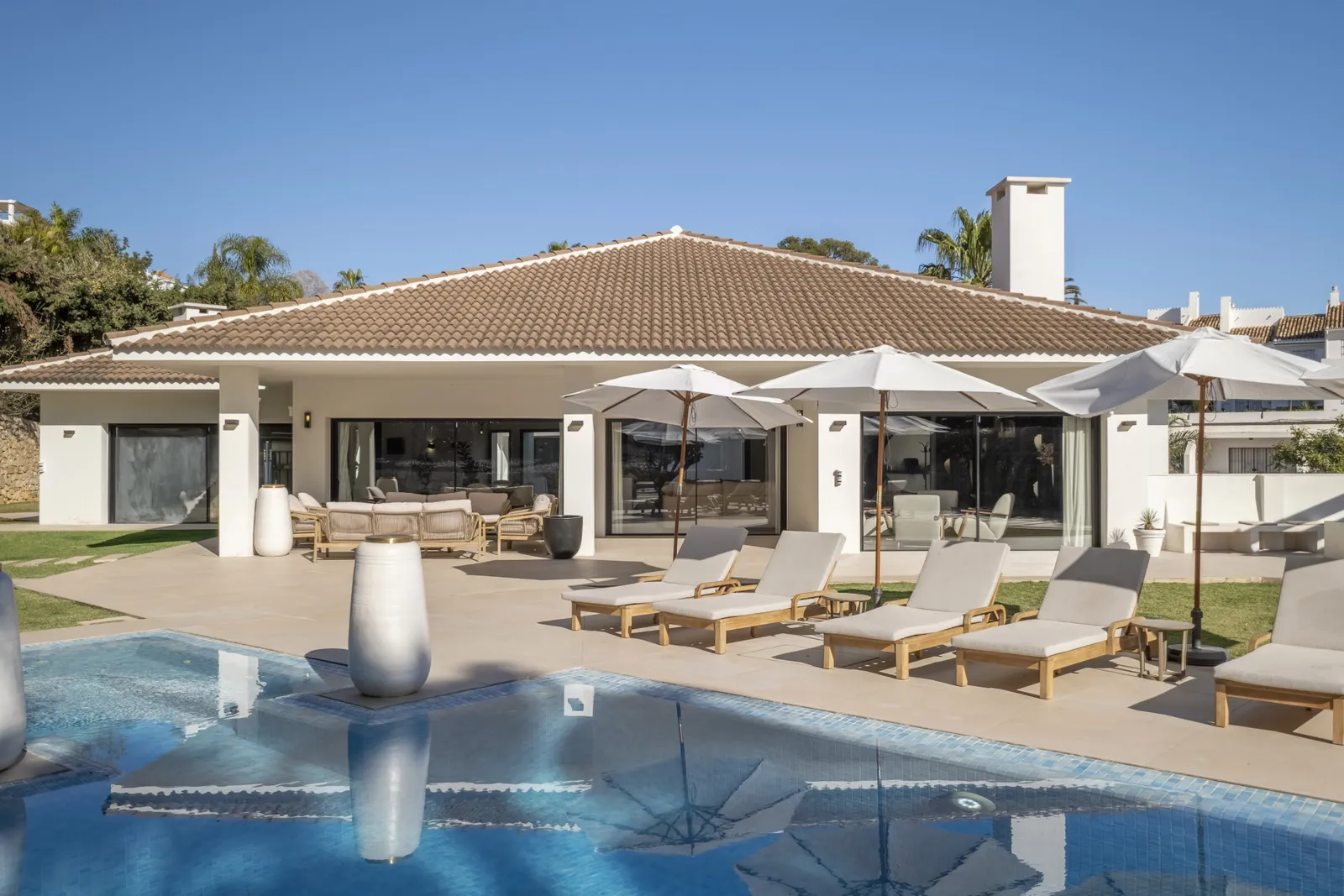 Villa CALETA — Marbella - Puerto Banus.