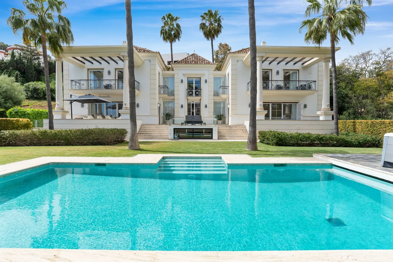 Villa BELLA — exterior view, Marbella Este.