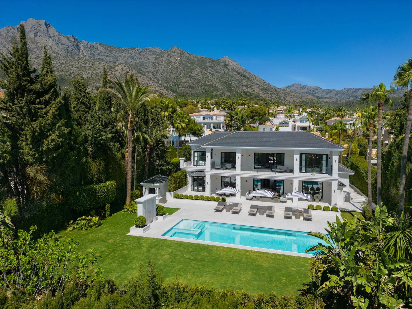 Villa LUNA — Sierra Blanca, Marbella.