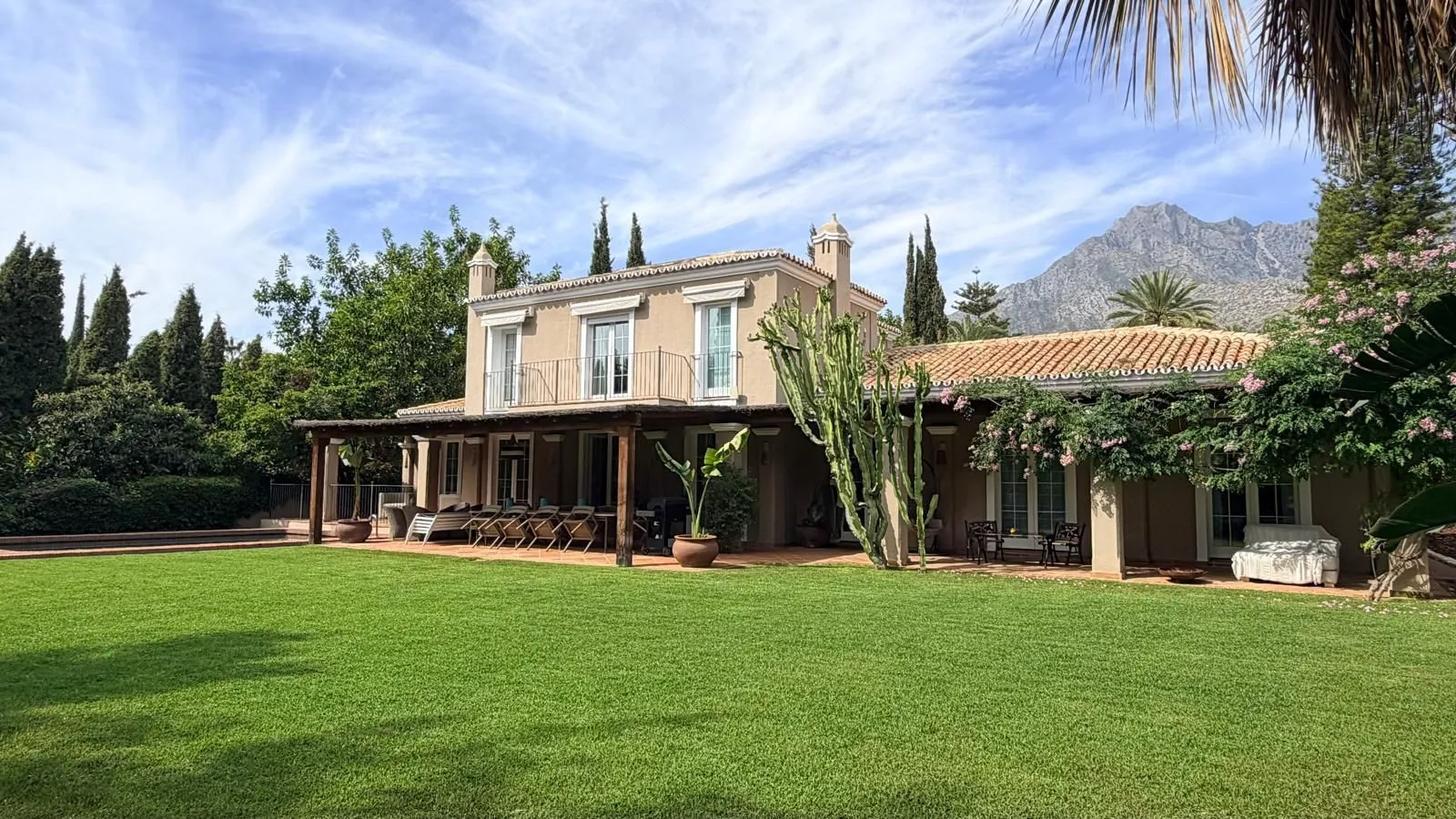 Villa Tosca — exterior view, Marbella Golden Mile.