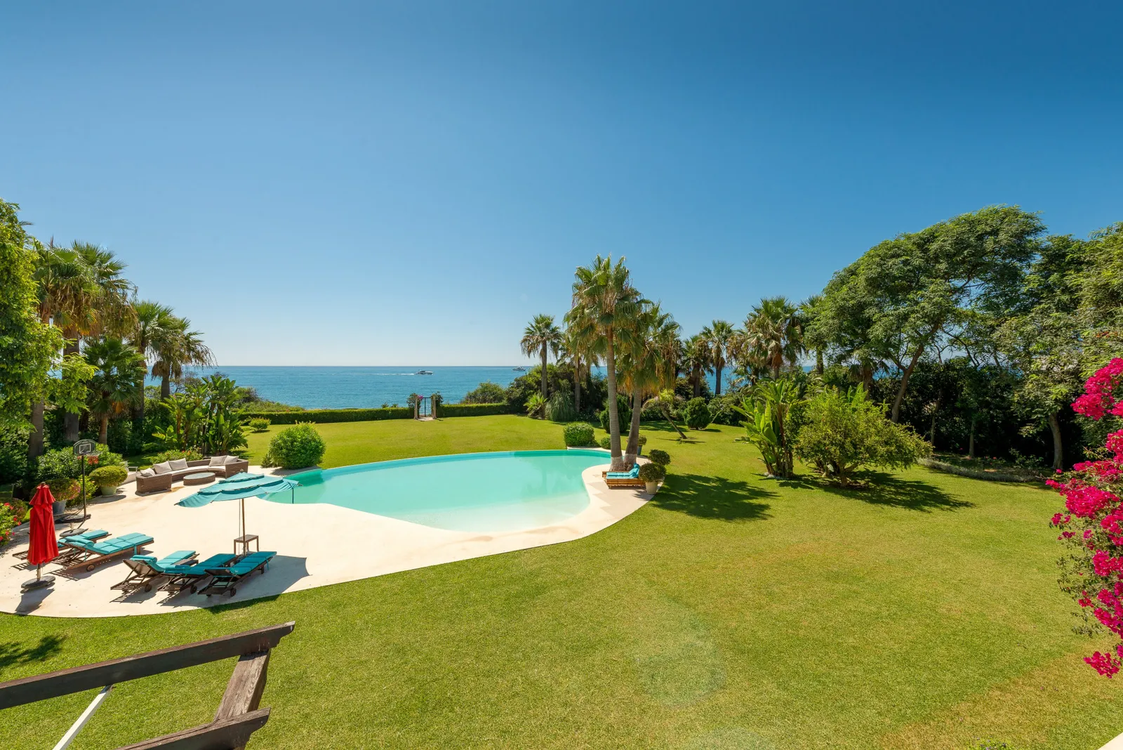 Villa LA MAREA — Benamara, Estepona.